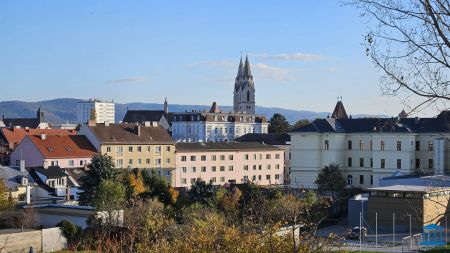 Gepflegte Mietwohnung mit Einbauküche, "Wintergarten-Loggia" und Tiefgaragen-Stellplatz - Photo 5