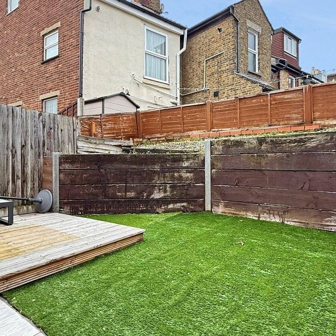 2 bedroom house to rent - Photo 1