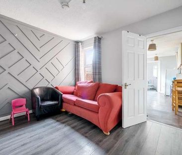 Reading, Berkshire, RG6 - Photo 2