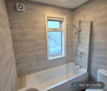 3 bedroom semi-detached house to rent - Photo 6