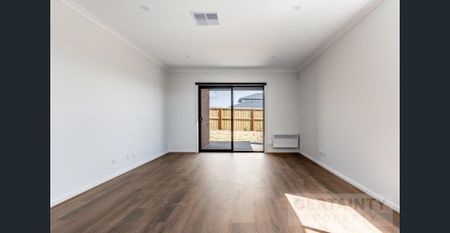 4-Bedroom Family Home in Sunbury! - Photo 2