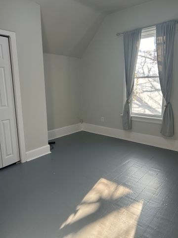 1421 Lakeshore Rd - Photo 2