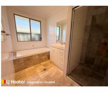 SLEEK & SPACIOUS MODERN HOME - Photo 4