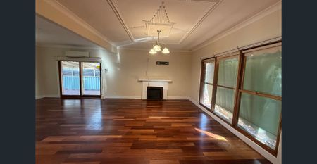 CENTRALLY LOCATED LOW MAINTENANCE HOME - Photo 4