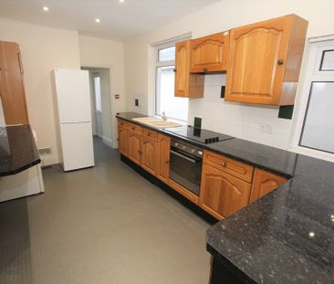 4 Bedroom Town House, Chester - Photo 3