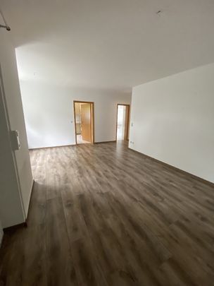 Günstige 2-Zimmer-Wohnung mit Einbauküche - Foto 1