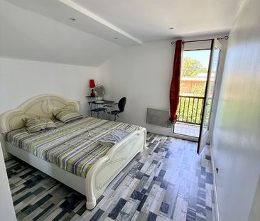 Location Maison 5 pièces 112m² ST PIERRE EN FAUCIGNY 74800 - Photo 2