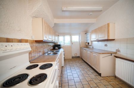4 Bed Terraced House, Edenvale Road, CR4 - Photo 5