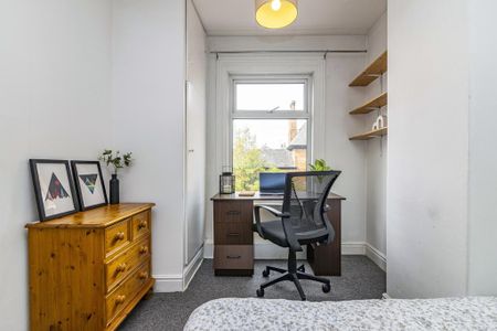 4 bedroom terraced house to rent - Photo 5