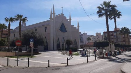 2 Bedrooms sunny apartment for long term rental close to the Promenade - Torrevieja - Costa Blanca - Photo 3