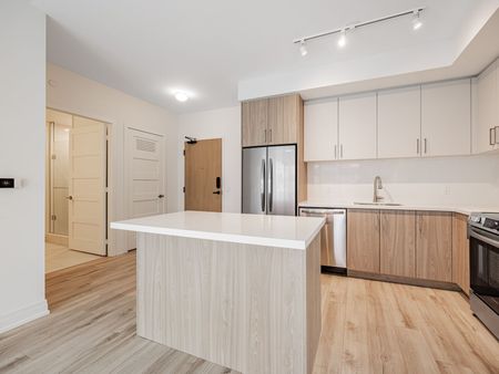 For Lease - 333 Sunseeker Avenue Unit# 426, Innisfil, Ontario - Photo 2