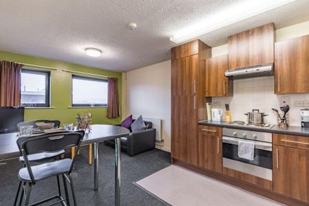 1 bedroom in a flat share to rent - Photo 5