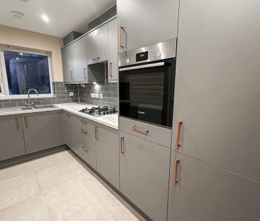 2 bedroom semi-detached house to rent - Photo 6