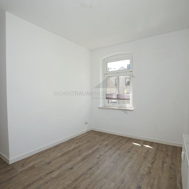 3-Raum-EG-Wohnung mit Pkw-Stellplatz und Tageslichtbad - Photo 1