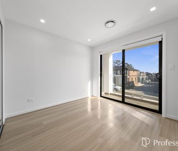 Modern Family Home - Photo 5