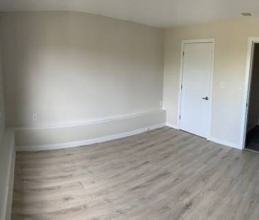 Bachelor Suite May 1st - Photo 2