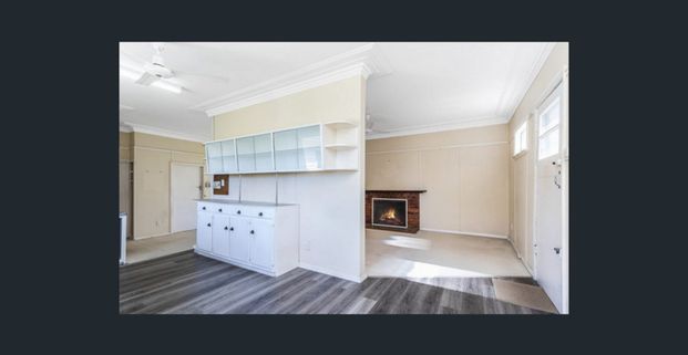 Charming 3 Bedroom Home - Photo 1