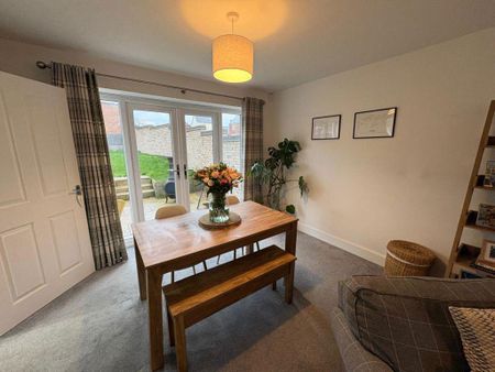 3 bedroom detached house to rent - Photo 4