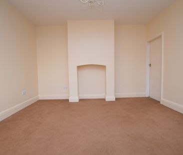 3 Bedroom Semi-Detached House - Photo 2