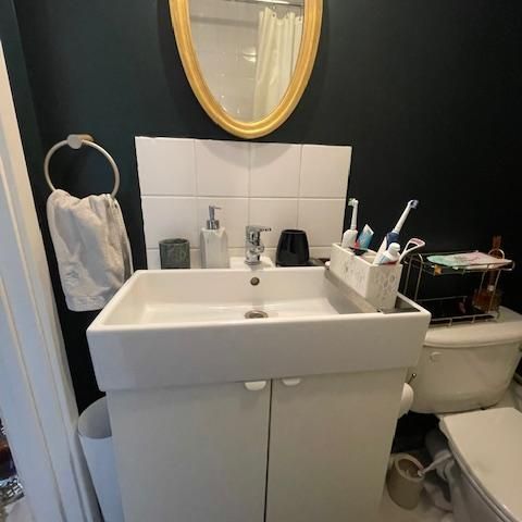 1 bedroom in a flat share to rent - Photo 1