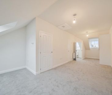 3 Bedroom House - Semi-Detached - Photo 3