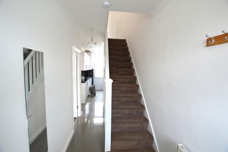 3 bedroom terraced house to rent - Photo 3