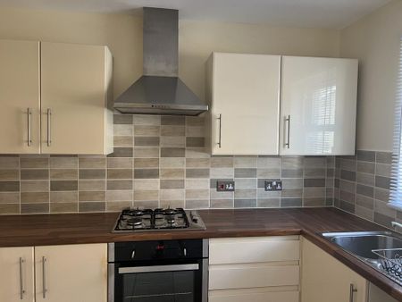 2 bedroom terraced house to rent - Photo 4