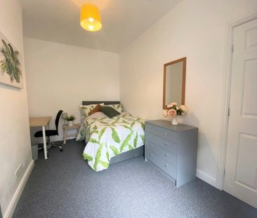 Terraced House to rent on - Photo 3