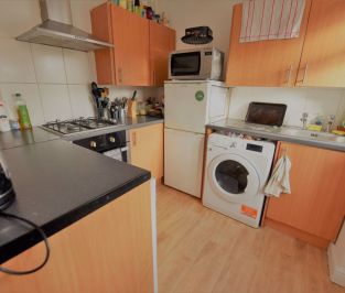 3 bedroom House in Mayville Avenue, Leeds - Photo 1