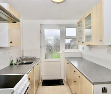 3 bedroom detached house to rent - Photo 5