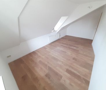 Traumwohnung unter dem Dach, komplett renoviert - Foto 1