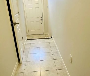 Condo Townhouse For Lease | X8458882 - Photo 2