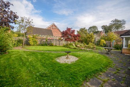 3 bed detached bungalow to rent in The Cloisters, South Gosforth, NE7 - Photo 2