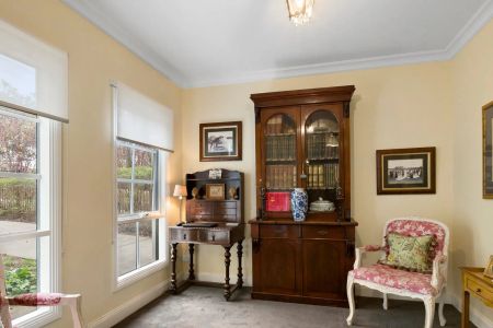 Spacious Family Home in Leafy Wattle Park – Multiple Living Areas & Large Backyard - Photo 5