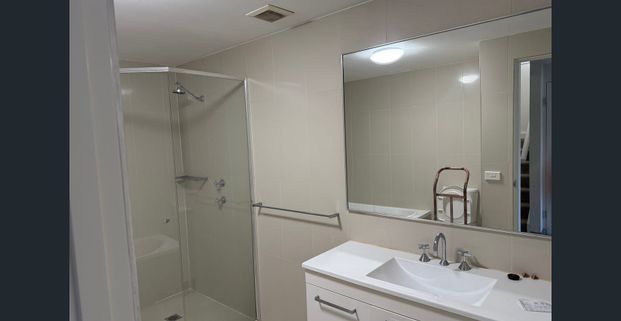 Centrally located - Photo 1