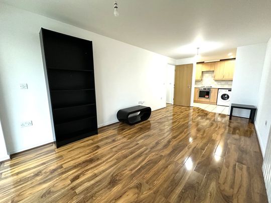 Bedfont Lane, Feltham - Photo 1