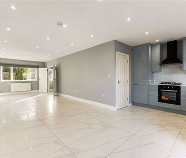 Substantial and versatile eight bedroom detached family home finish... - Photo 2