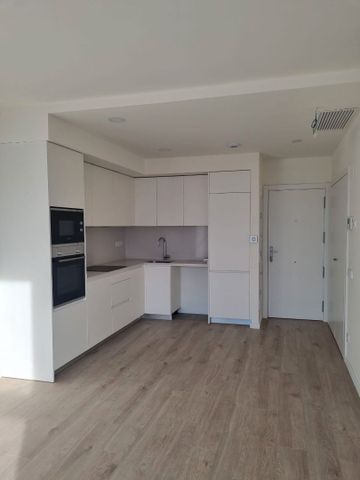 Piso de alquiler en Passeig del Mare Nostrum, Port - Photo 3