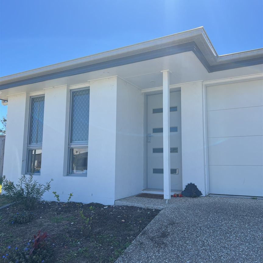 3 Bedroom Home in Flinders View - Photo 1