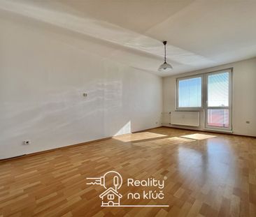 Na prenájom 1-izbový byt s dvoma balkónmi na Nábrežnej ulici v Nový... – Fotografia 1