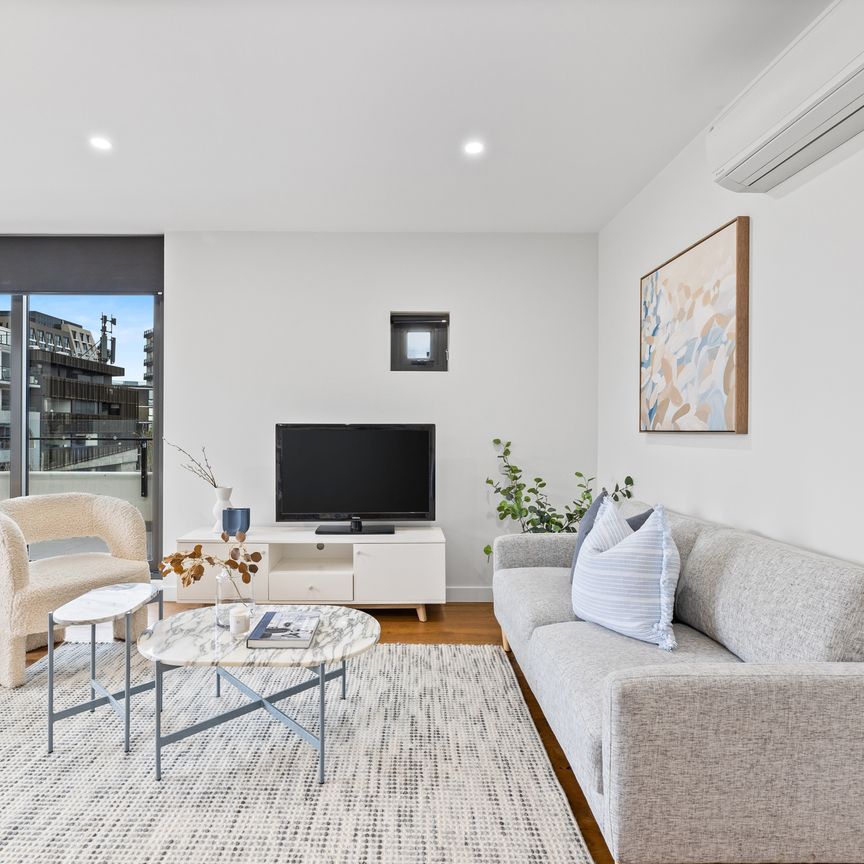 Spacious 1-bedroom on the city fringe - Photo 1