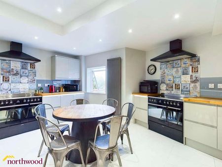 Horse Fair, Banbury, OX16 - Photo 5