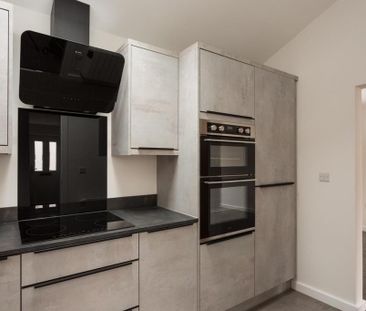 2 bedroom semi-detached bungalow to rent - Photo 3