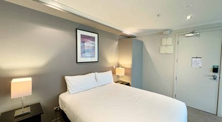 City view Studio on Tory Street - 6 month tenancy - Photo 3