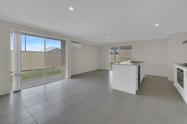 Lovely 4 x 2 By the Beach! - Photo 1