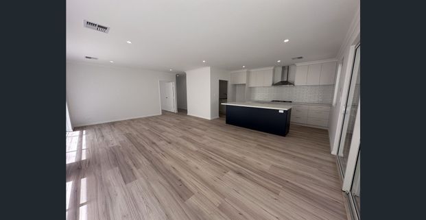 A house with the WOW factor! - Photo 1