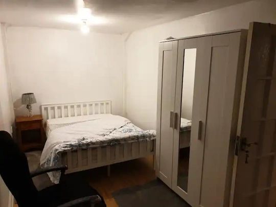 Room in a Shared House, Caletock Way, SE10 - Photo 1