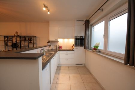 Gelijkvloers appartement in centrum Waregem met tuintje & garage. - Foto 4
