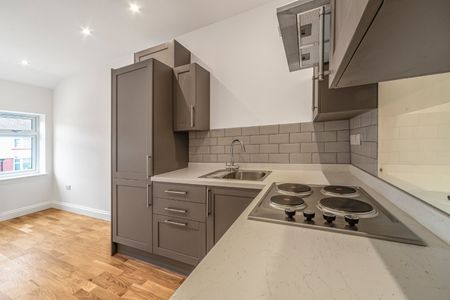 Selworthy Road, London, SE6 - Photo 5