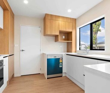 Near New Multi-Level Home with Harbour & Sky T... - Photo 2